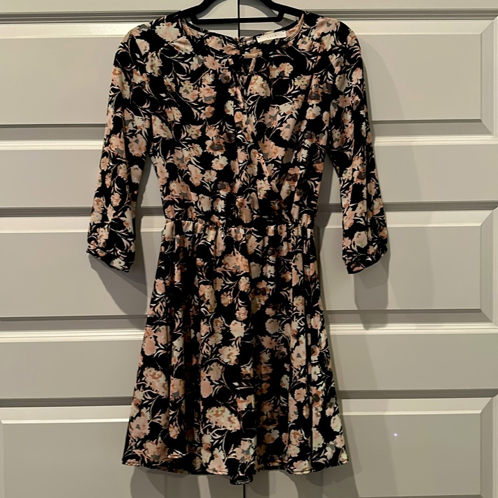 Floral three-quarter sleeve mini dress